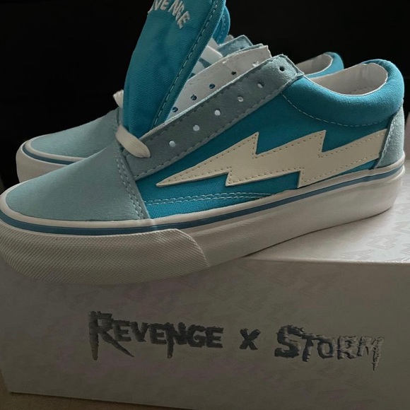 Light Blue Revenge X Storms ⭐️ - Picture 2 of 4